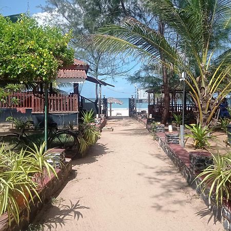 טרינקומאלה Silver Beach Hotel מראה חיצוני תמונה