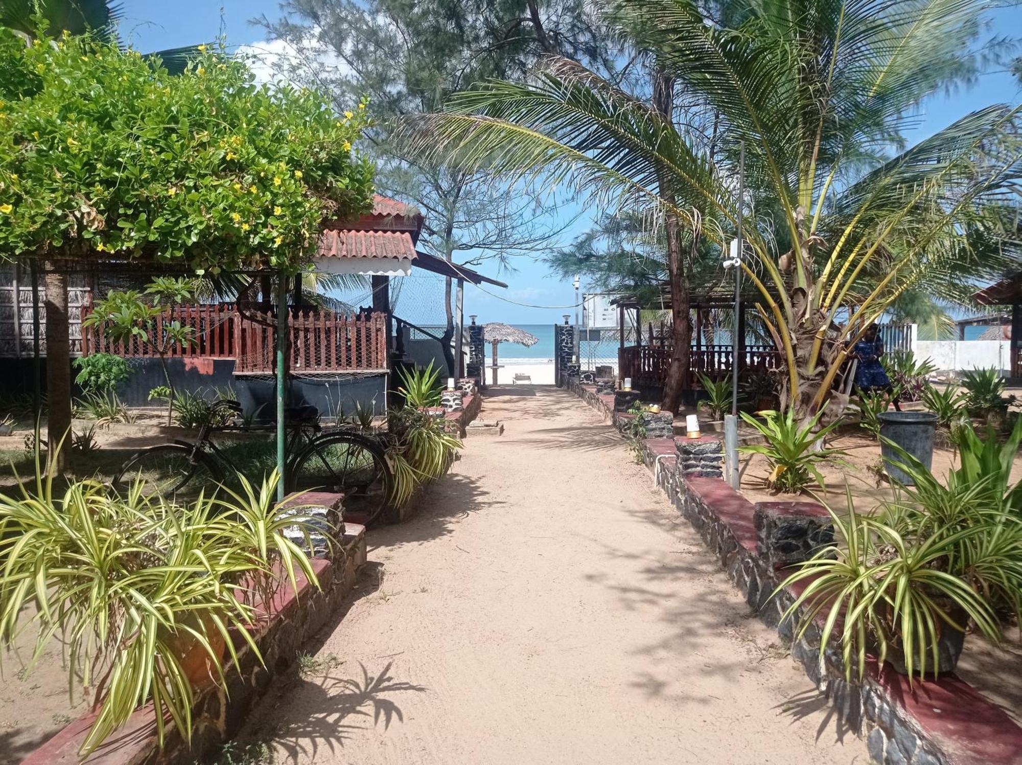טרינקומאלה Silver Beach Hotel מראה חיצוני תמונה