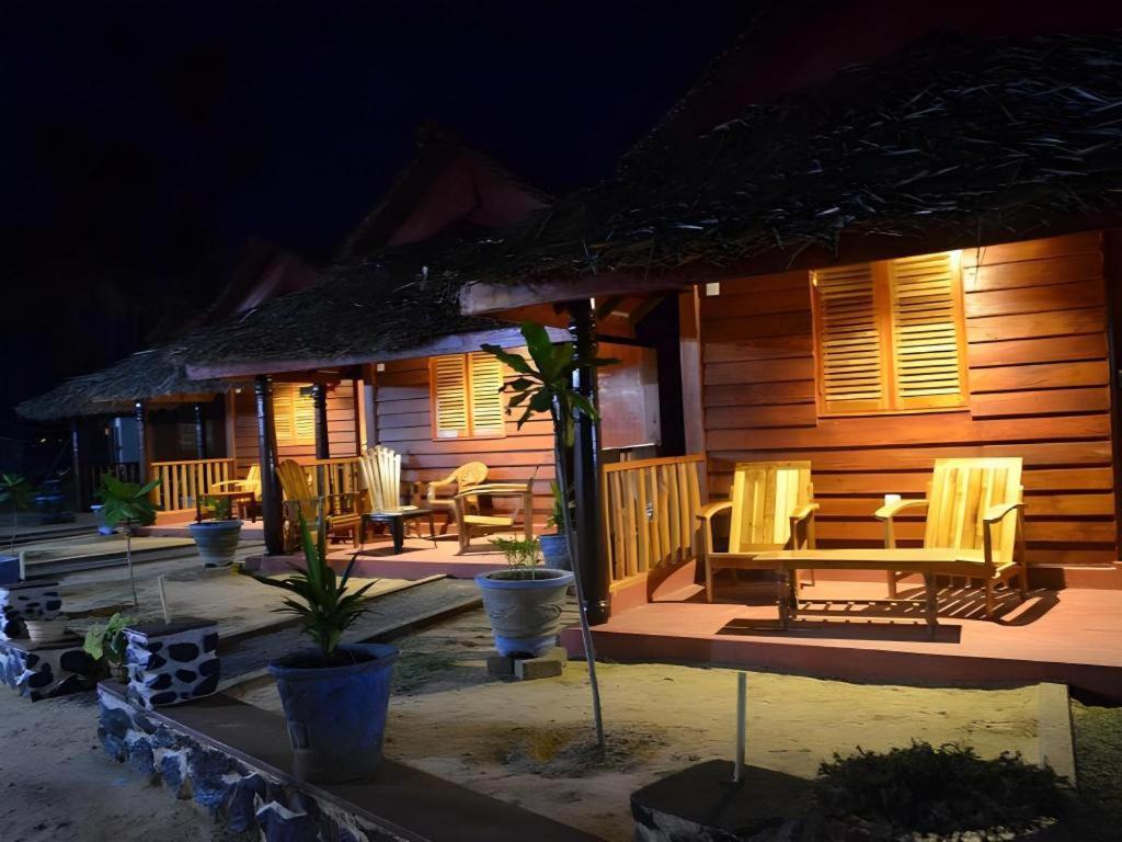 טרינקומאלה Silver Beach Hotel מראה חיצוני תמונה