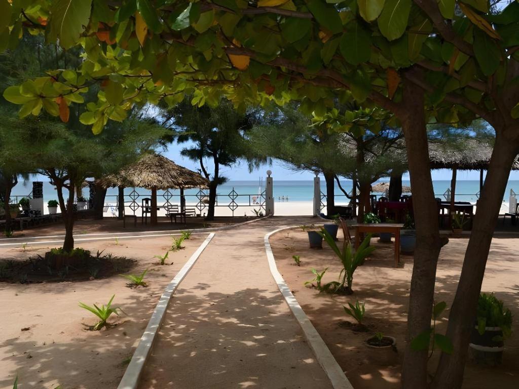 טרינקומאלה Silver Beach Hotel מראה חיצוני תמונה