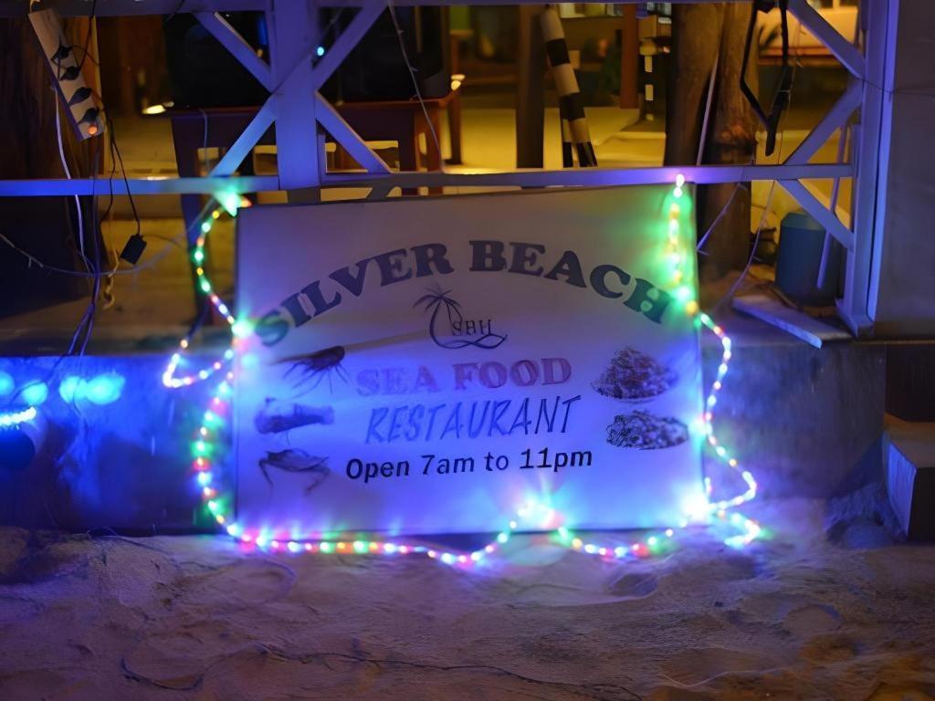 טרינקומאלה Silver Beach Hotel מראה חיצוני תמונה