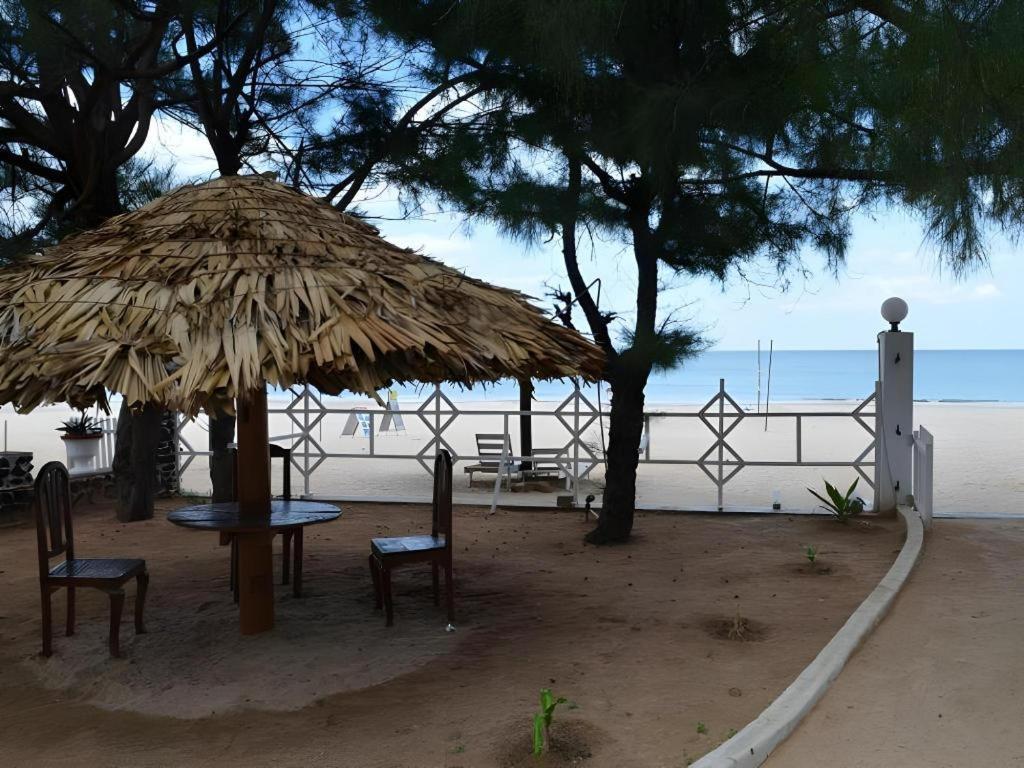 טרינקומאלה Silver Beach Hotel מראה חיצוני תמונה