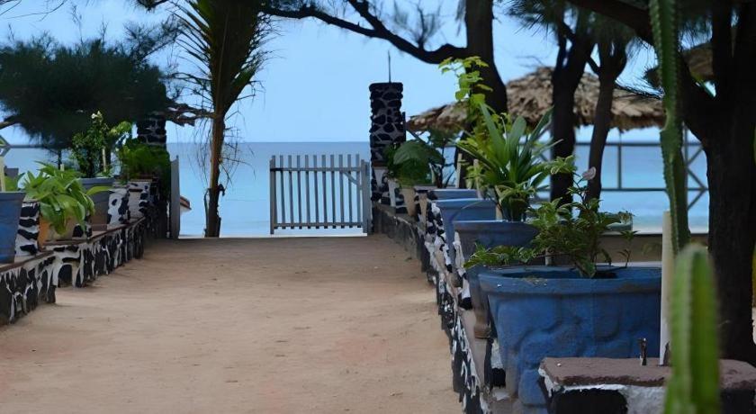 טרינקומאלה Silver Beach Hotel מראה חיצוני תמונה