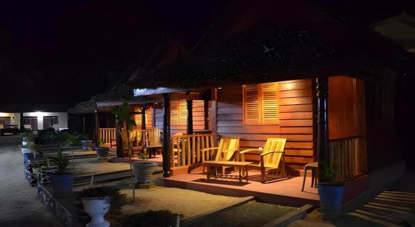 טרינקומאלה Silver Beach Hotel מראה חיצוני תמונה