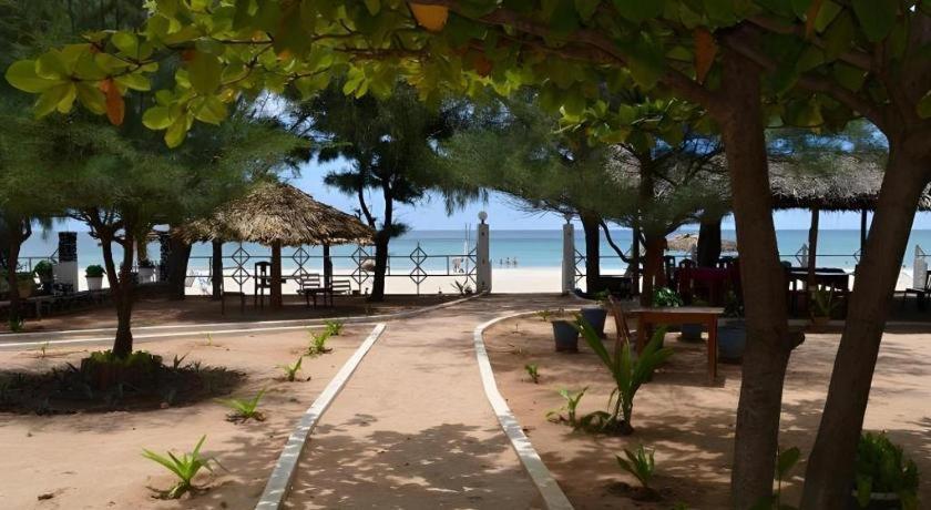 טרינקומאלה Silver Beach Hotel מראה חיצוני תמונה