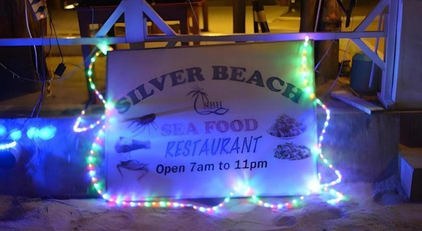 טרינקומאלה Silver Beach Hotel מראה חיצוני תמונה
