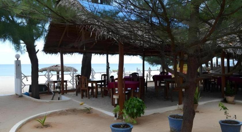טרינקומאלה Silver Beach Hotel מראה חיצוני תמונה