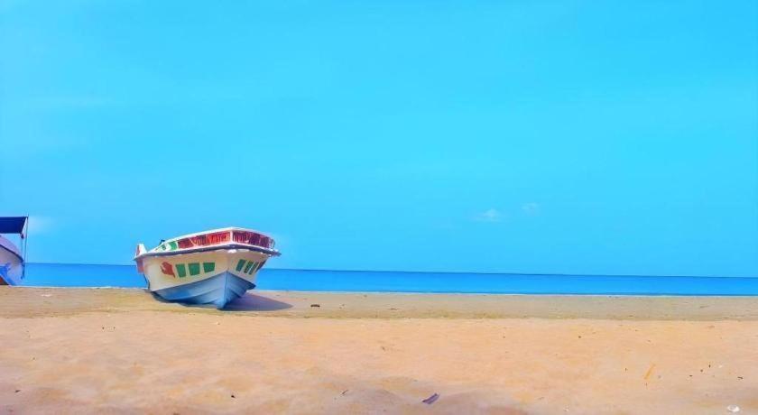 טרינקומאלה Silver Beach Hotel מראה חיצוני תמונה